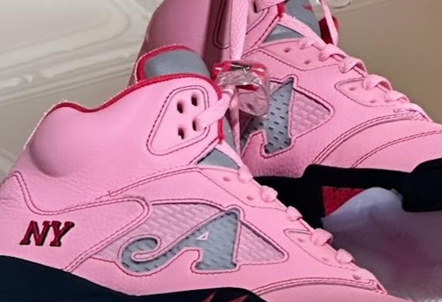 Awake NY x Air Jordan 5 Arctic Pink detalle diseño en suela