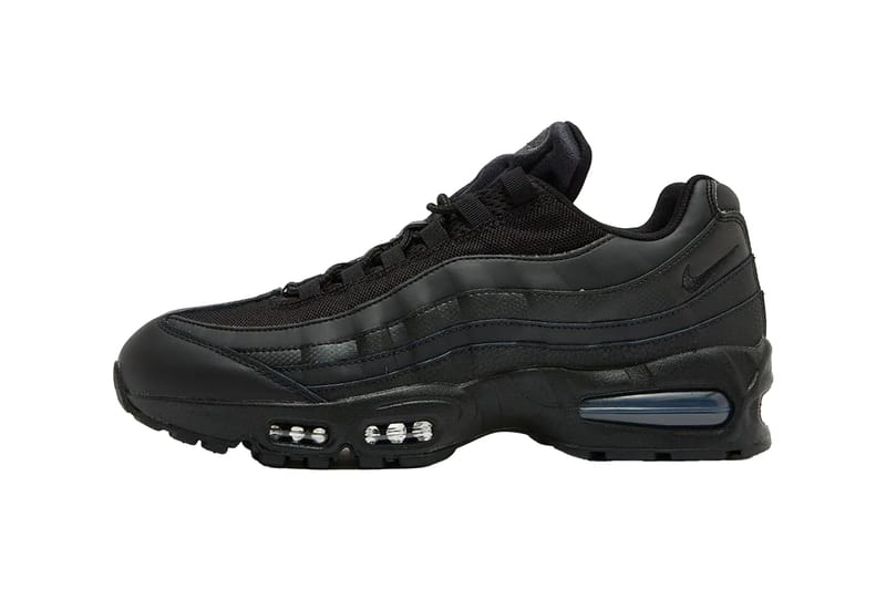 Zapatillas Nike Air Max 95 Triple Black en edición Big Bubble - Detalle burbuja de aire azul y diseño negro total